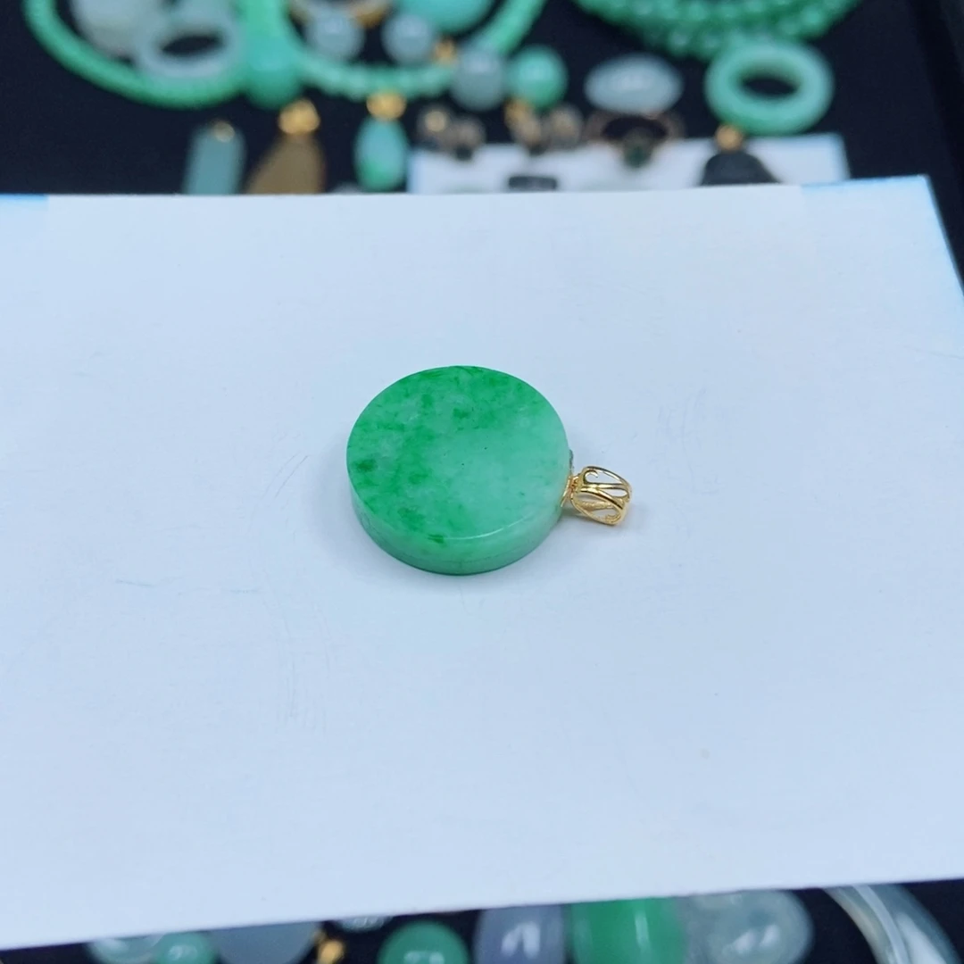 翡翠未镶嵌颈饰绿圆盘