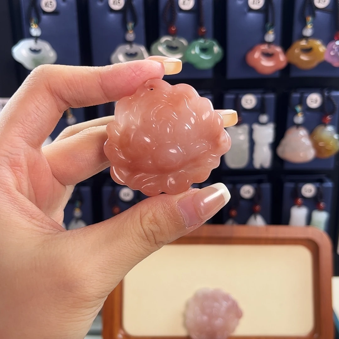 猎***坛石英质玉未镶嵌颈饰