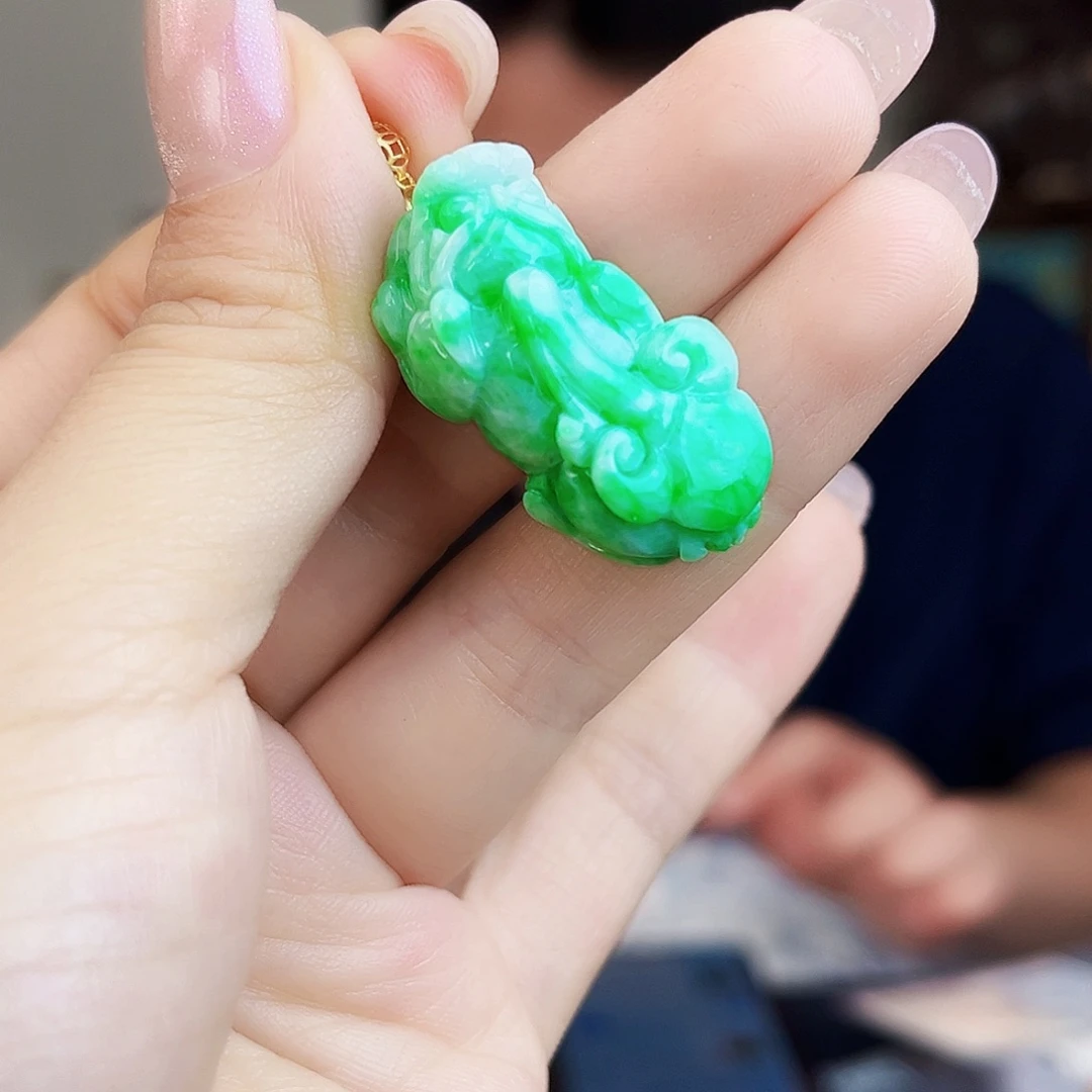 翡翠18K金镶嵌颈饰多样性