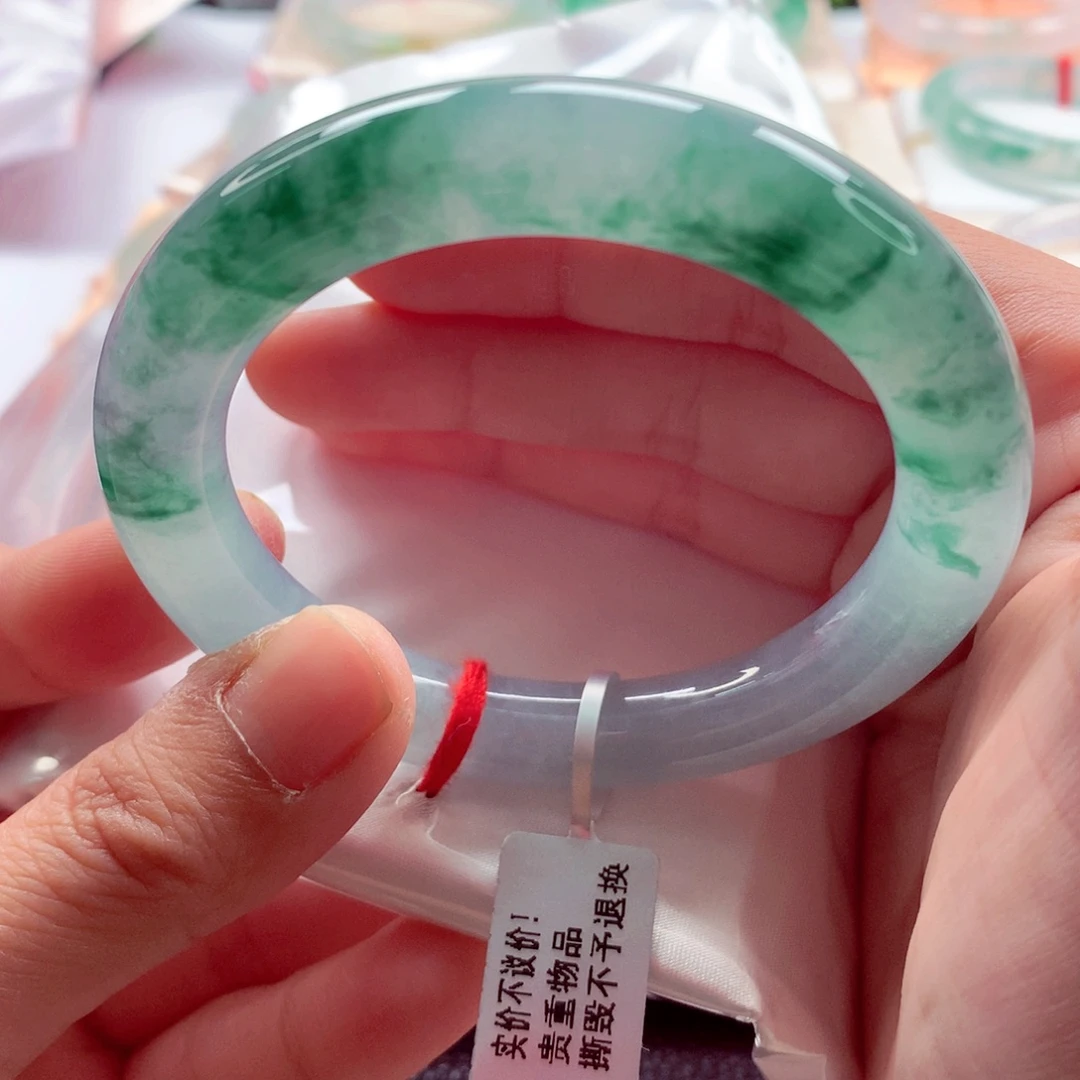 翡翠未镶嵌手镯（圆镯）师妹55.8圆条海蓝之谜特色