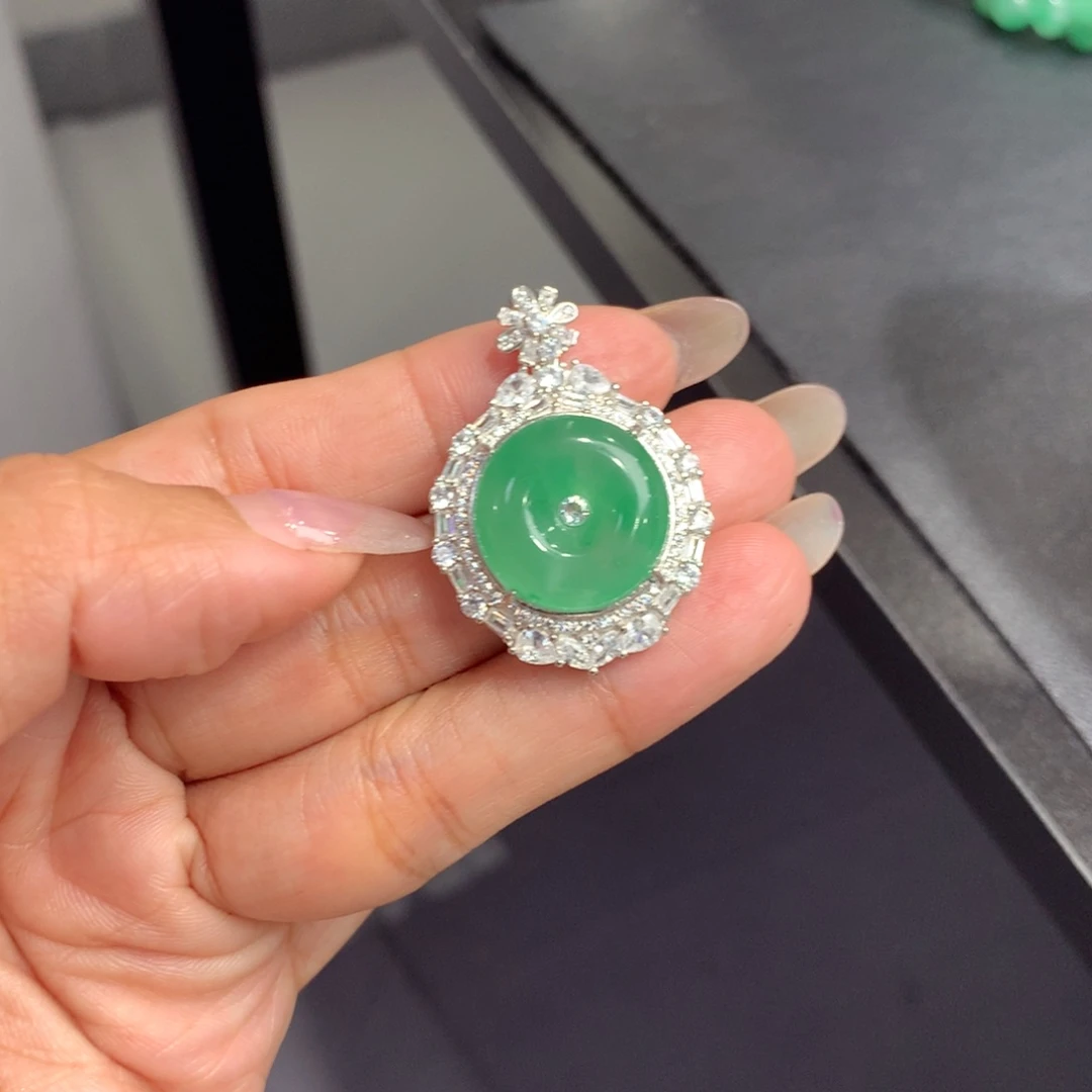 颈饰银S925镶嵌石英质玉（非洲翠）