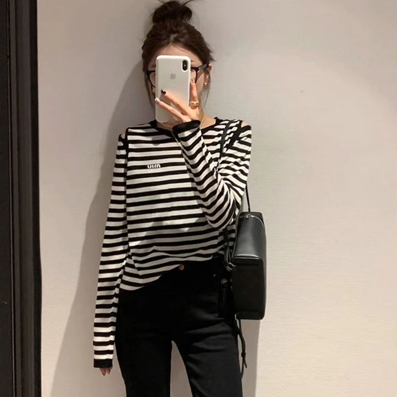 辣妹纯欲风镂空露肩长袖T恤女春秋修身显瘦洋气条纹打底衫上衣潮