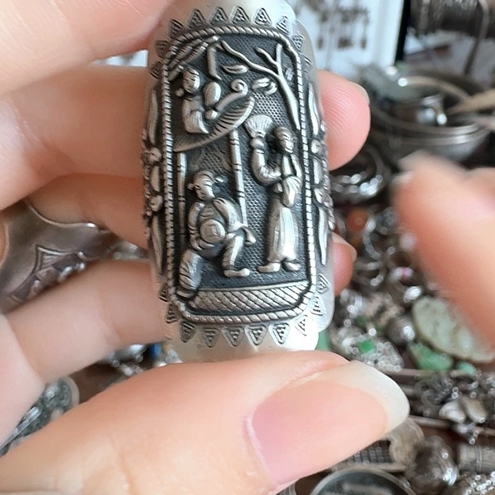 &***雅足银戒指一个人物