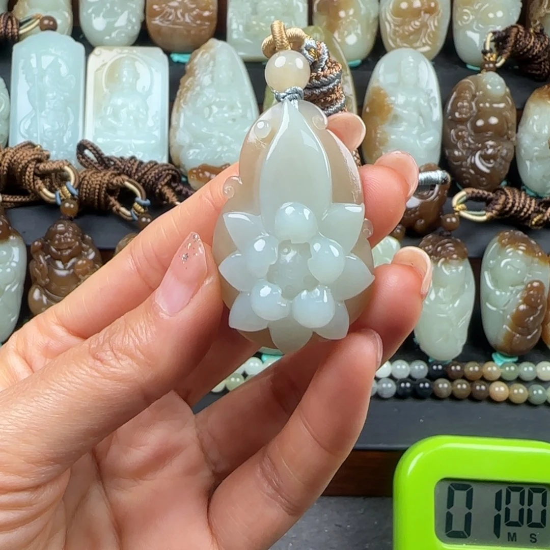 用***8和田玉未镶嵌挂件