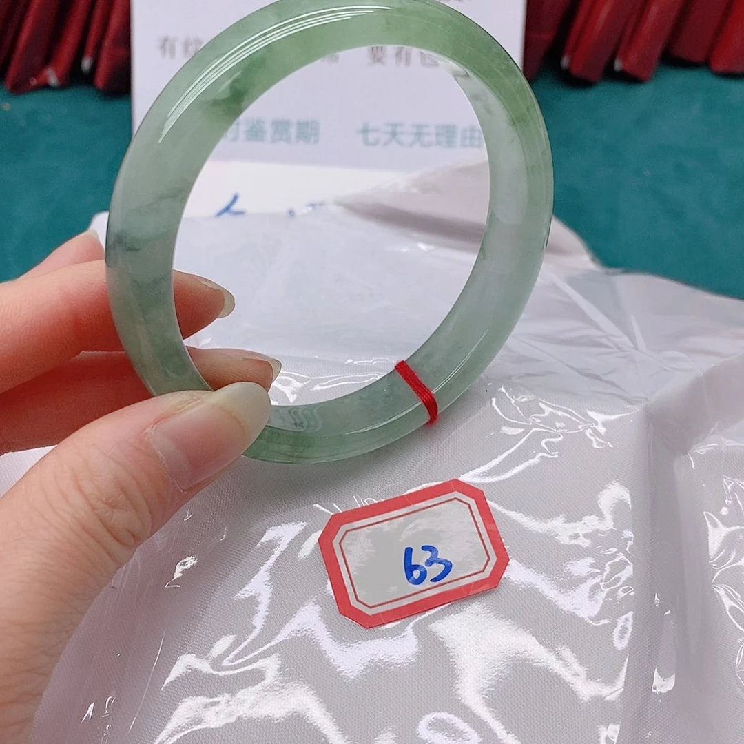 翡翠手镯未镶嵌宝****梅6333333333