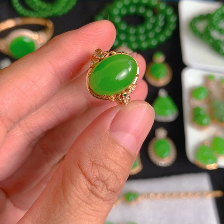 和田玉（碧玉）18K金镶嵌颈饰