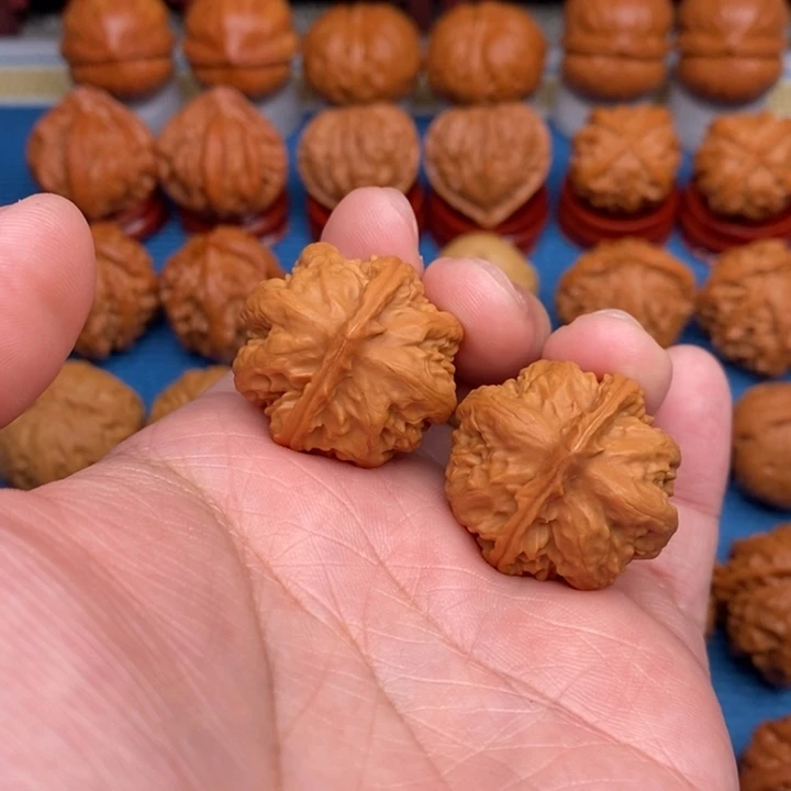 文玩核桃把件小赤龙