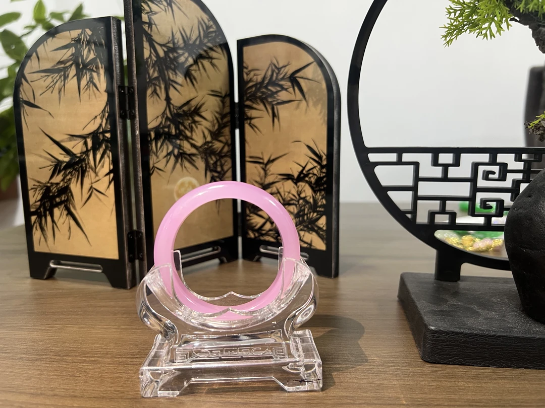 时尚饰品梅粉手镯