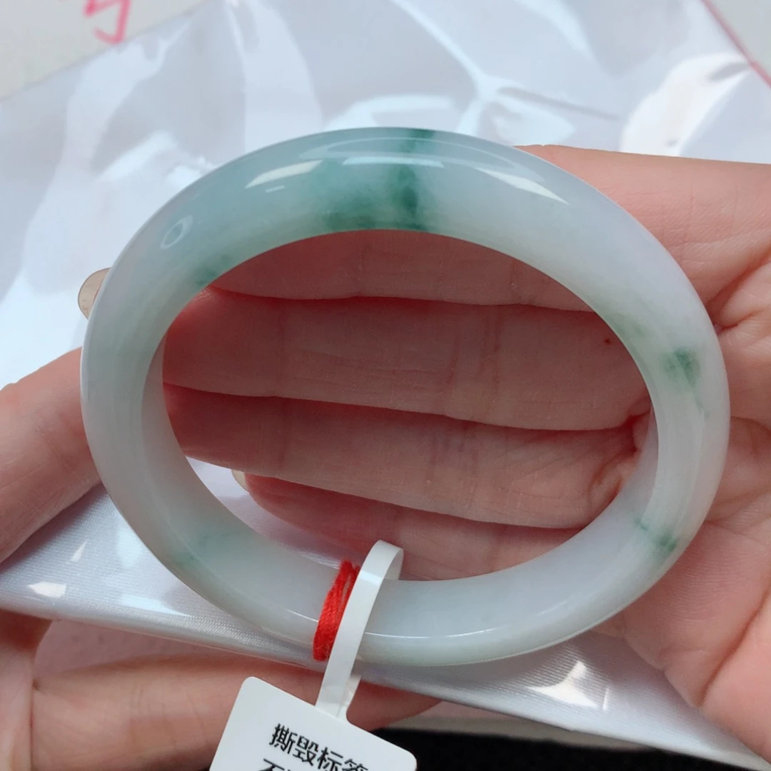 翡翠手镯未镶嵌57圈 高性价比