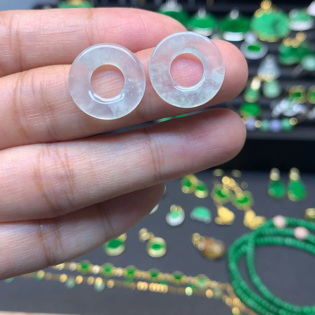 翡翠未镶嵌颈饰有纹裂