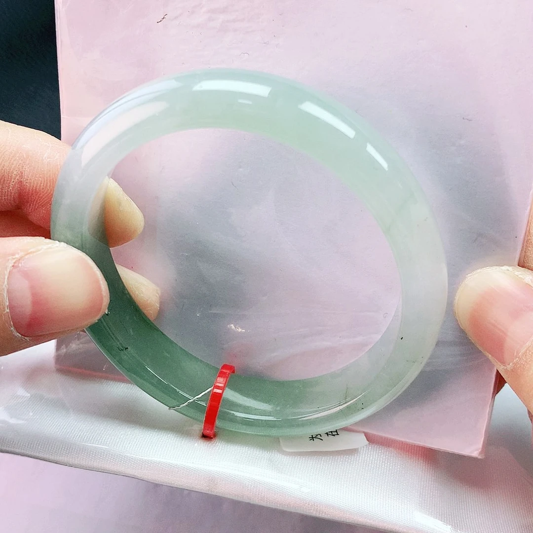 翡翠手镯未镶嵌52贵