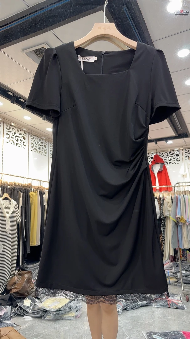 芳领腰部抽褶显瘦连衣裙