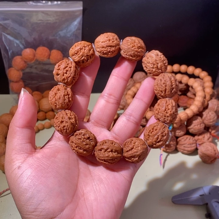 文玩核桃手串……30