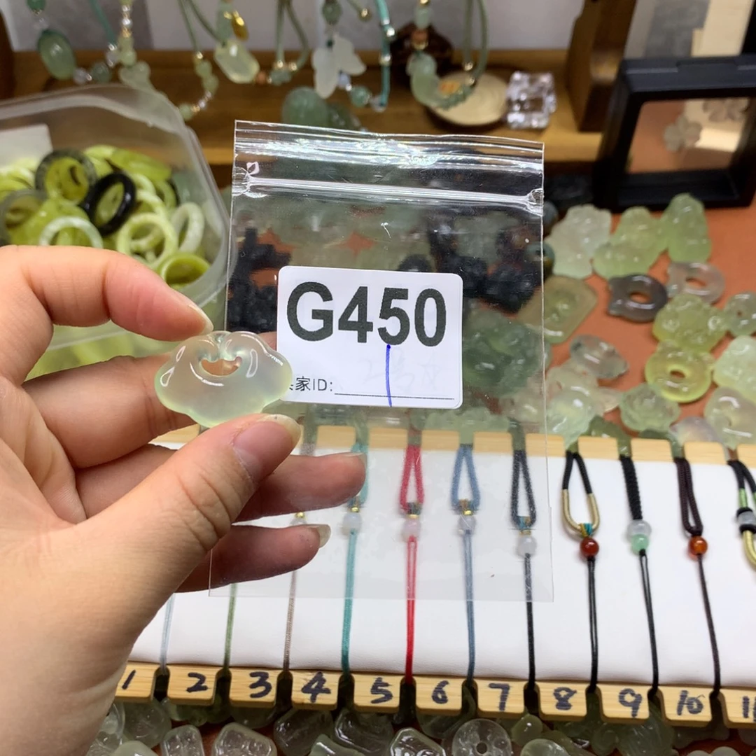 简****未镶嵌蛇纹石玉颈饰