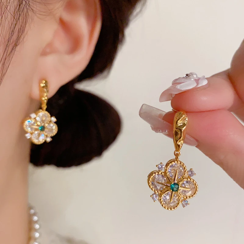 黄铜锆石耳饰 法式复古气质设计感简约芒星四叶花耳坠银针耳钉女