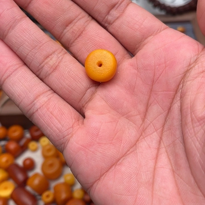 用***7琥珀未镶嵌裸石蜜蜡马蹄