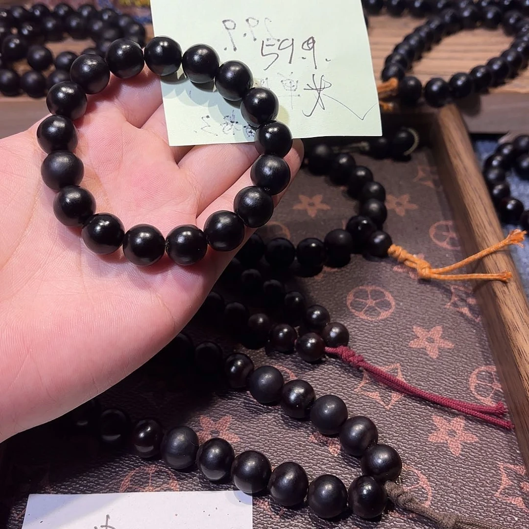 草珠菩提吊坠手持