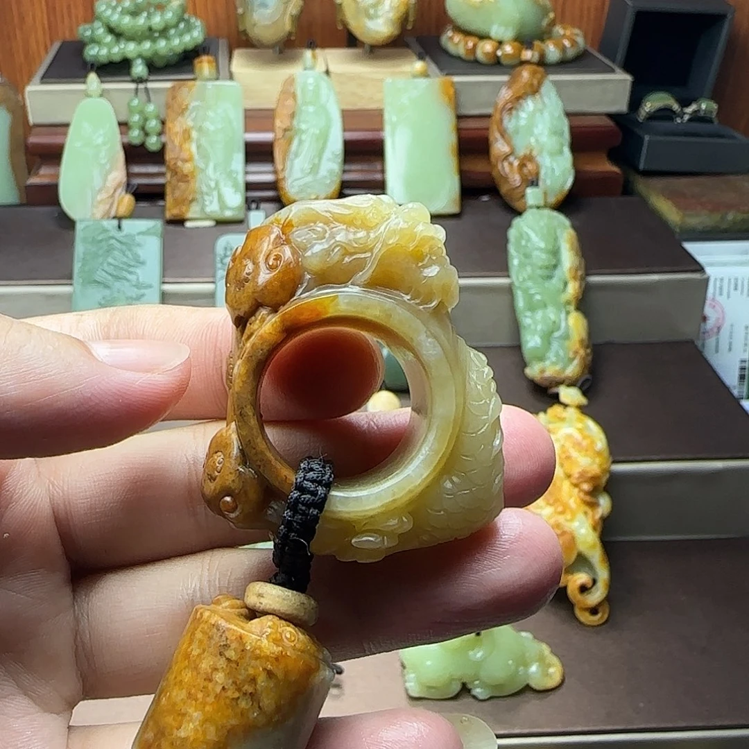 钰***事岫岩河磨玉（透闪石质玉）未镶嵌挂件