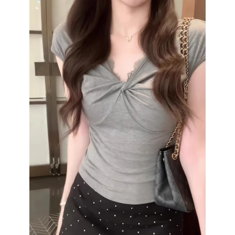 灰色V领蕾丝拼接正肩遮肚子短袖T恤女2025新款夏季巨显瘦收腰上衣