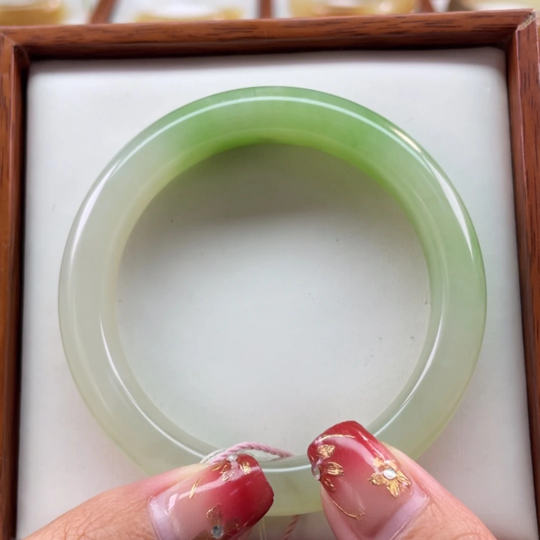 【闪购商品】和田玉手镯未镶嵌56