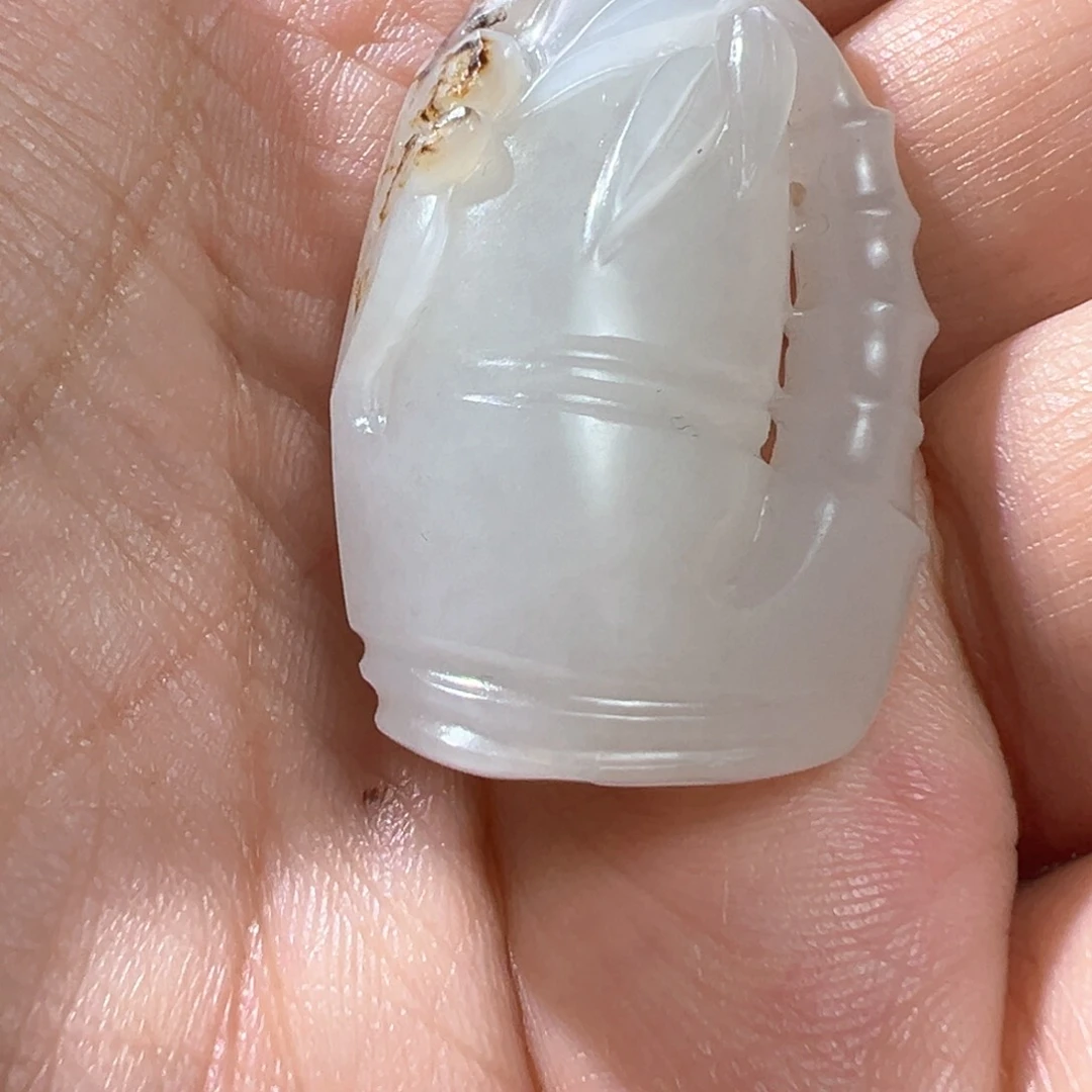 无***为和田玉未镶嵌颈饰