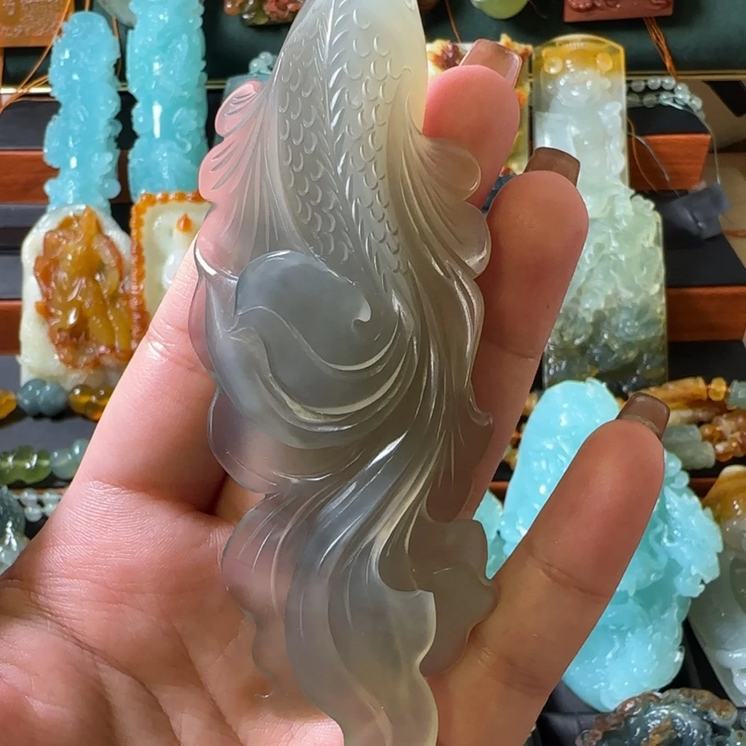 岫玉未镶嵌颈饰鱼