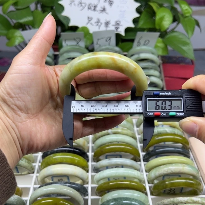 蛇纹石玉未镶嵌手镯4