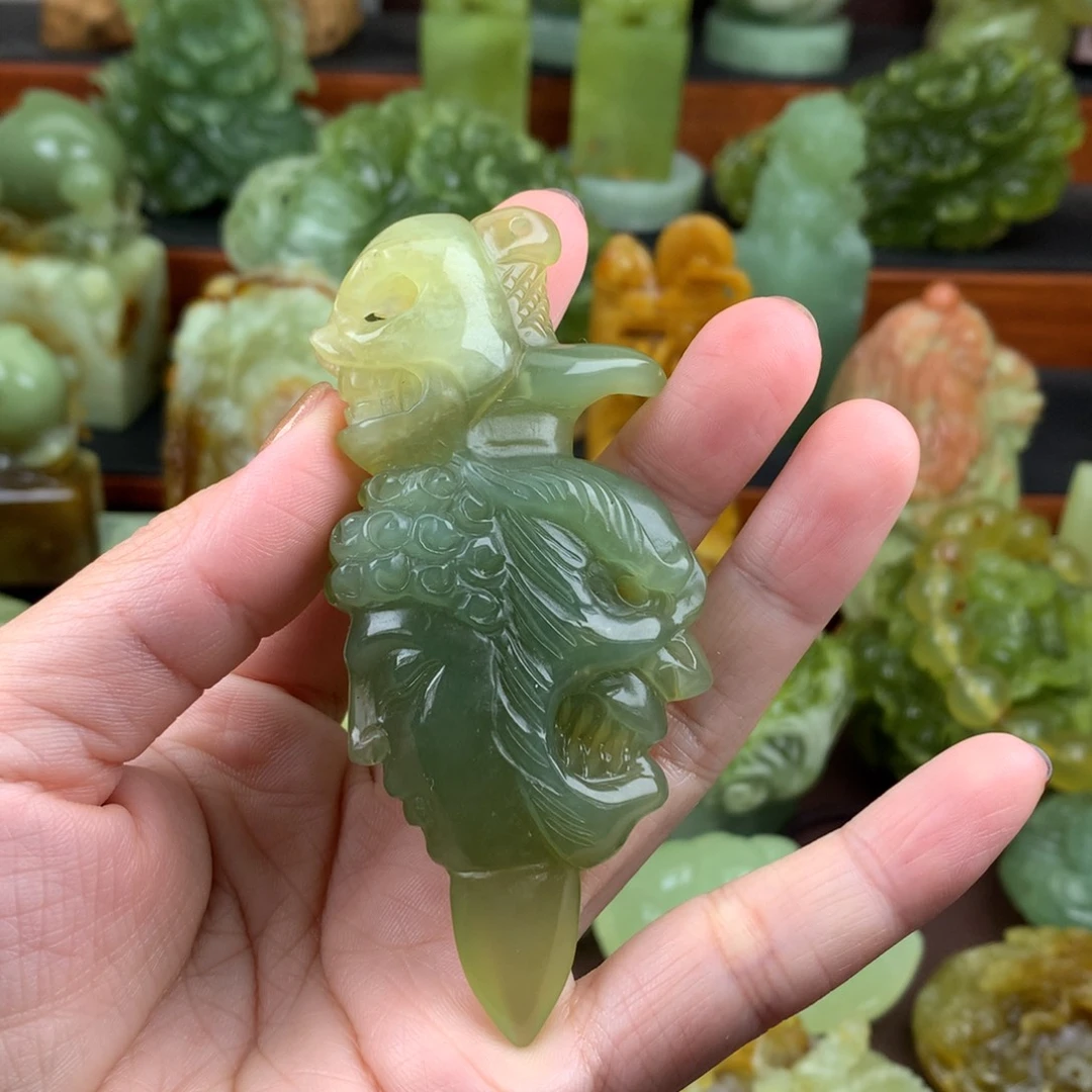 岫玉未镶嵌手把件