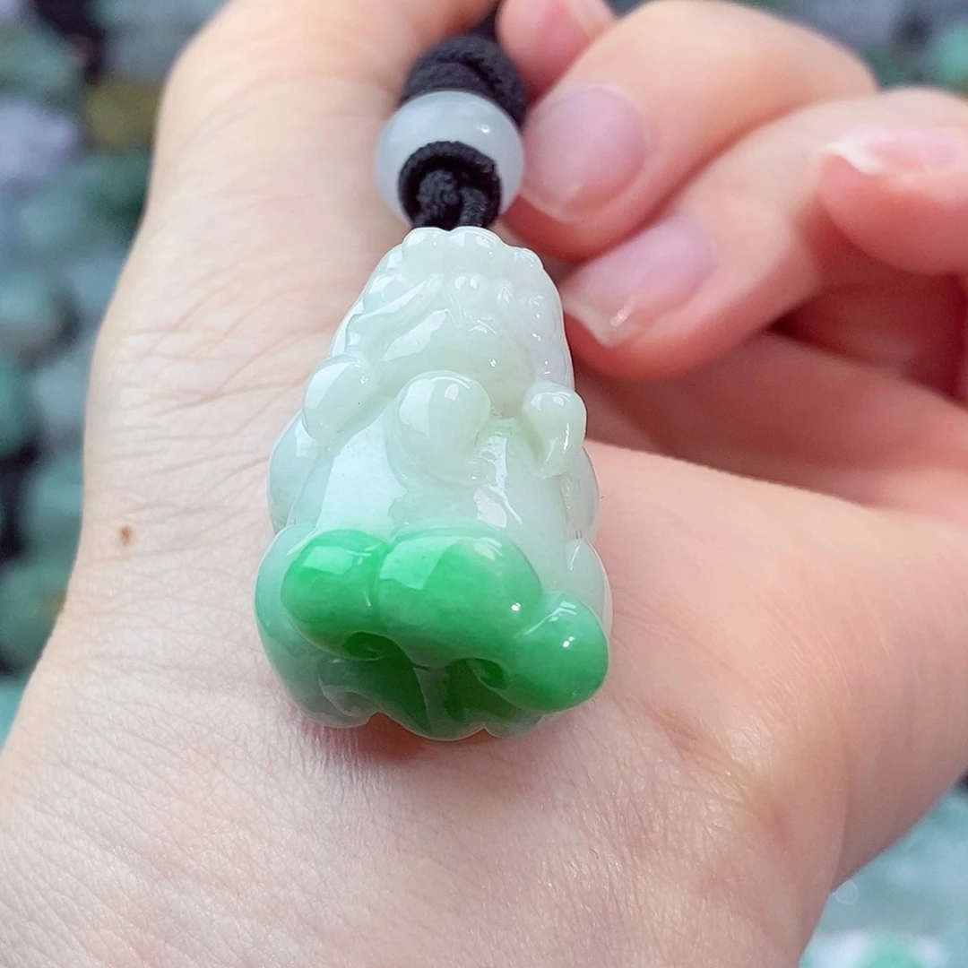 颈饰未镶嵌翡翠天然