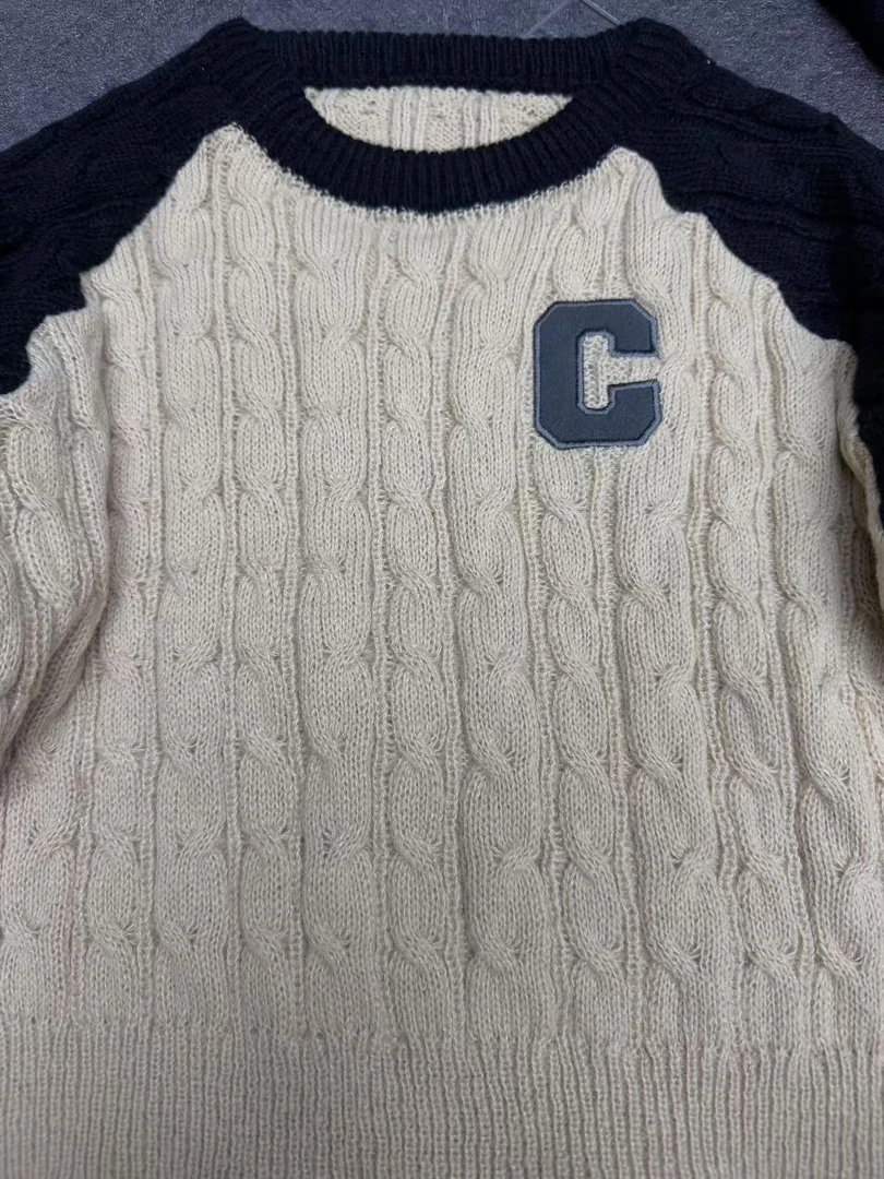 B25-2黑卡色“C字母”长袖毛衣