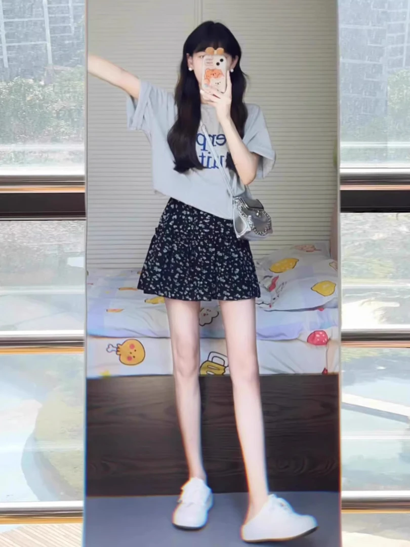 2025年夏季女搭配一整套茶系穿搭小个子时尚好看上衣短裙两件套装