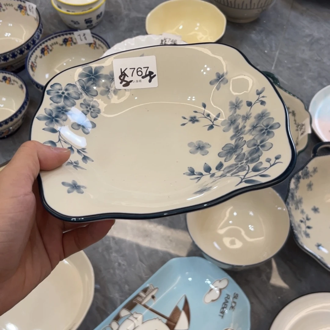 陶瓷微瑕餐具介意勿拍，满18飞！