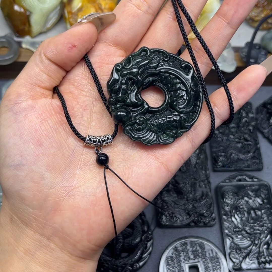 蛇纹石玉未镶嵌颈饰释*