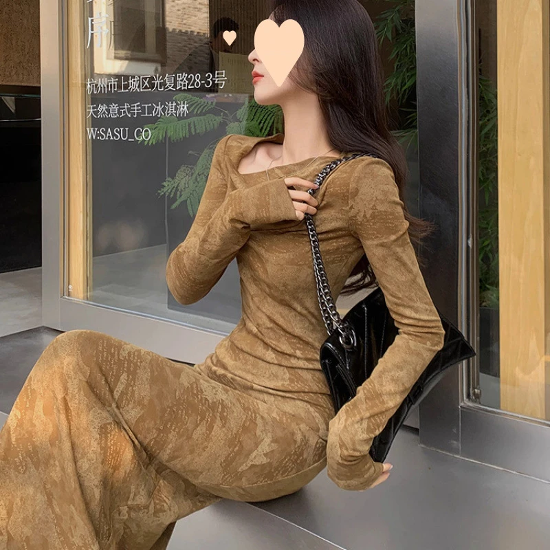 显瘦气质复古法式修身秋冬时尚开叉方领长袖连衣裙女2024年春季新