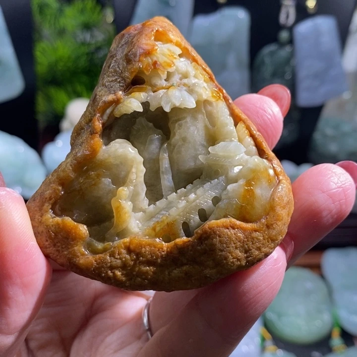 【闪购商品】颈饰未镶嵌翡翠山水