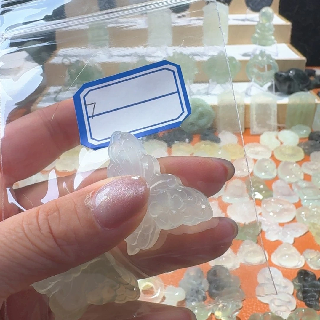 赵****岫玉合金颈饰精美礼品