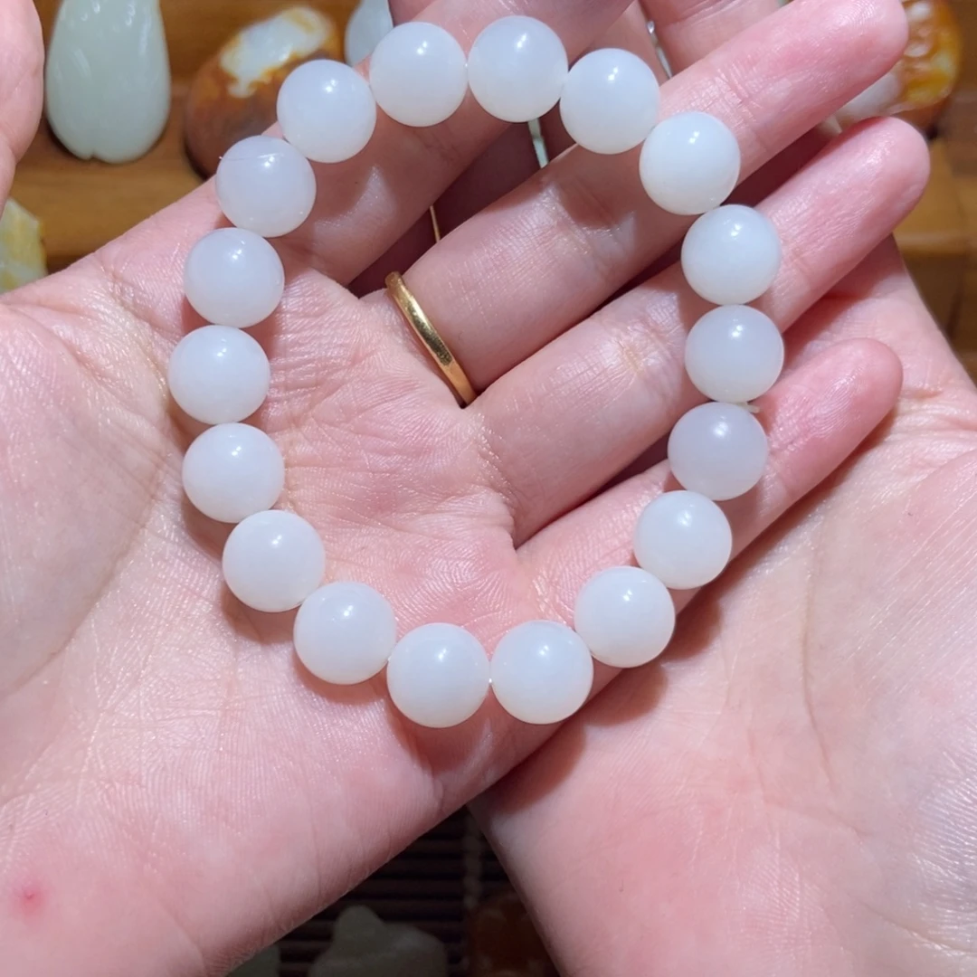 李***闻和田玉未镶嵌颈饰