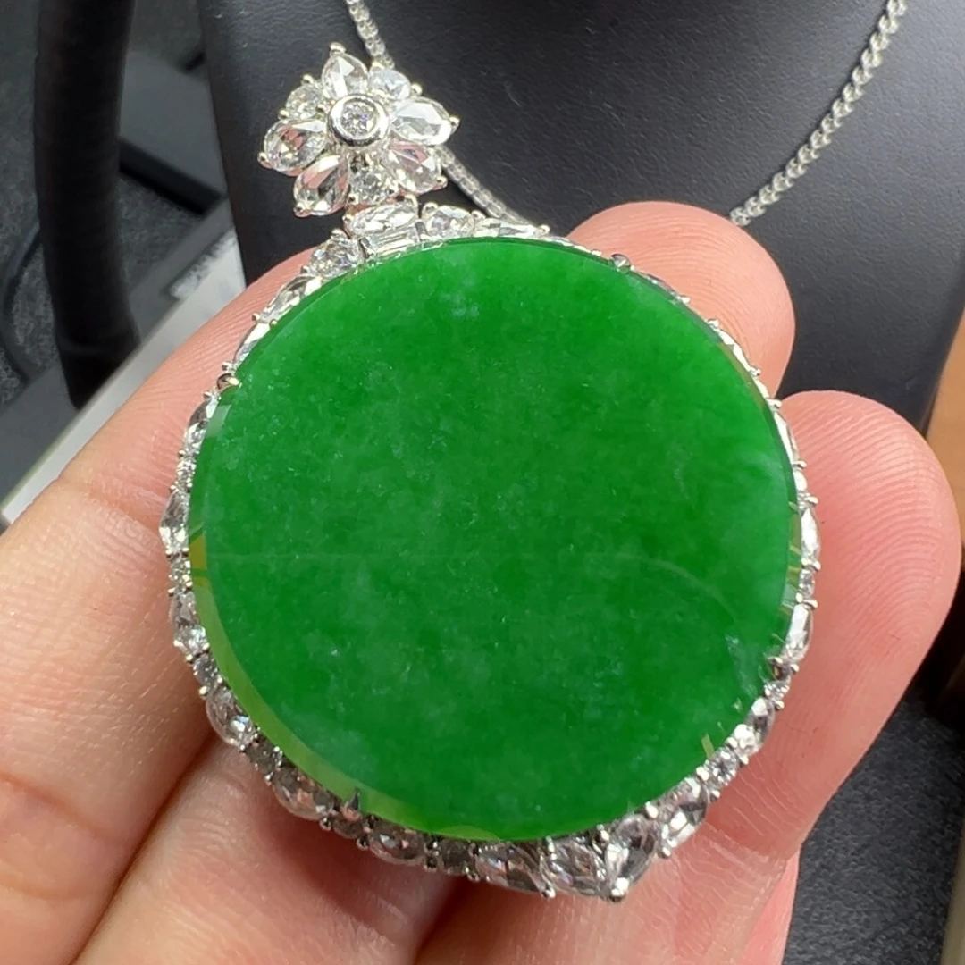 翡翠18K金镶嵌颈饰裸石27.7