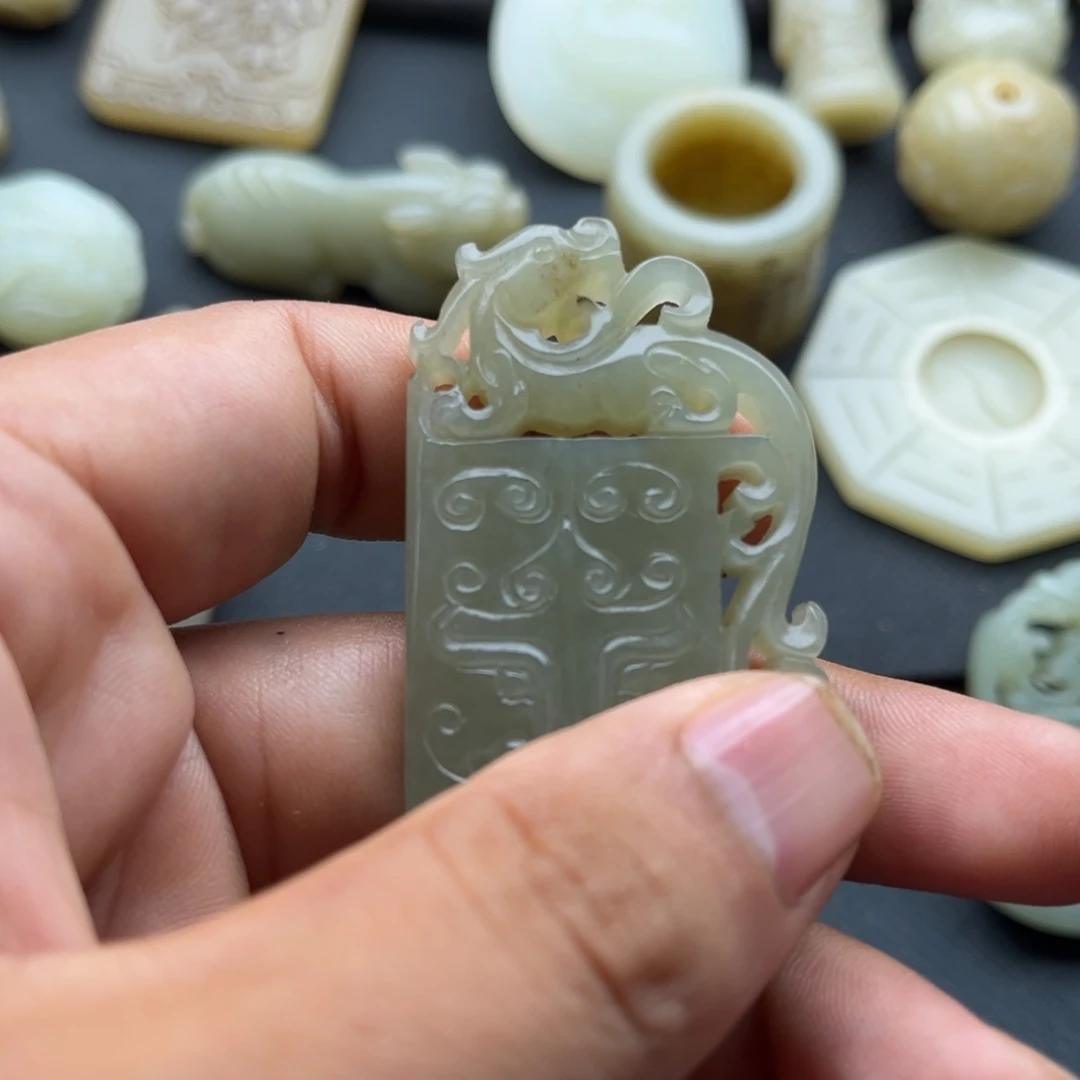 ꧔***꧔和田玉未镶嵌颈饰