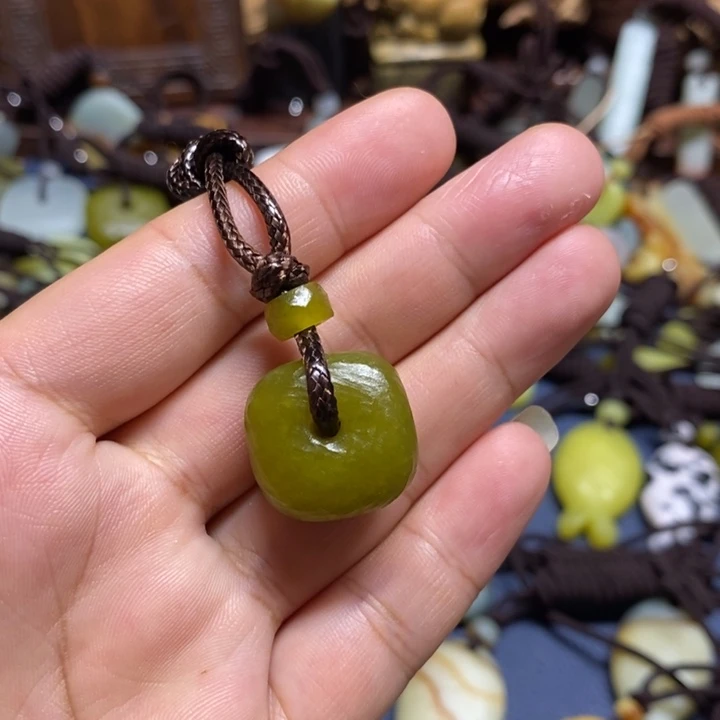 未镶嵌蛇纹石玉颈饰