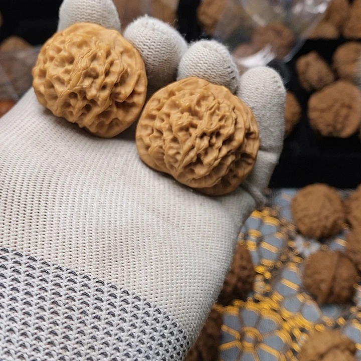 文玩核桃把件?****球秦岭秦闷