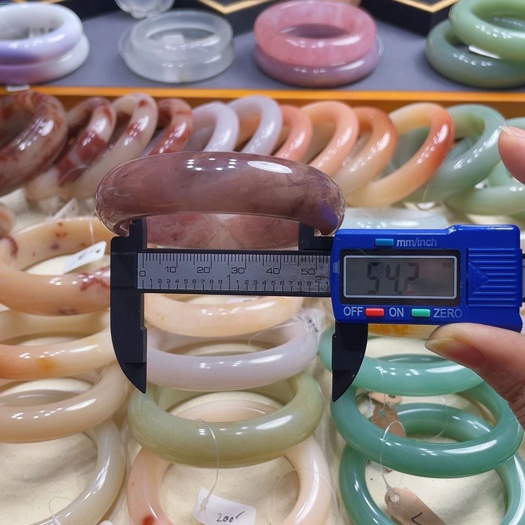 未镶嵌手镯石英岩玉