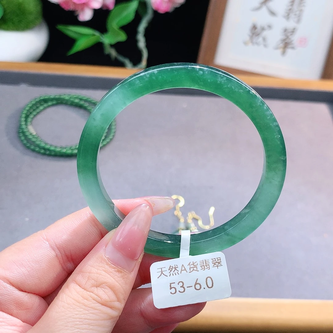 未镶嵌手镯（圆镯）翡翠