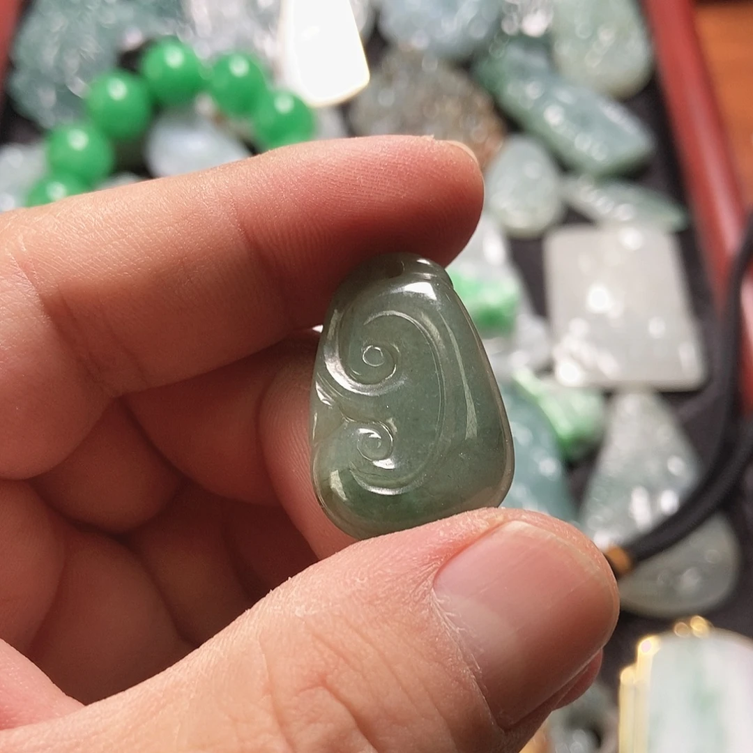 翡翠未镶嵌颈饰翡翠如意赠送