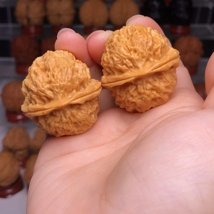 文玩核桃吊坠13珊瑚绣球