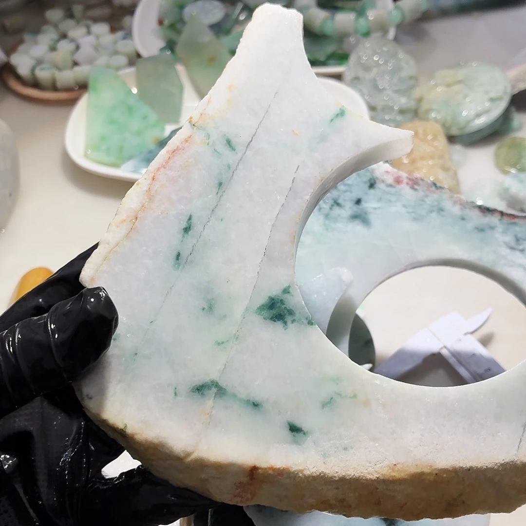 翡翠足铂镶嵌颈饰边角料