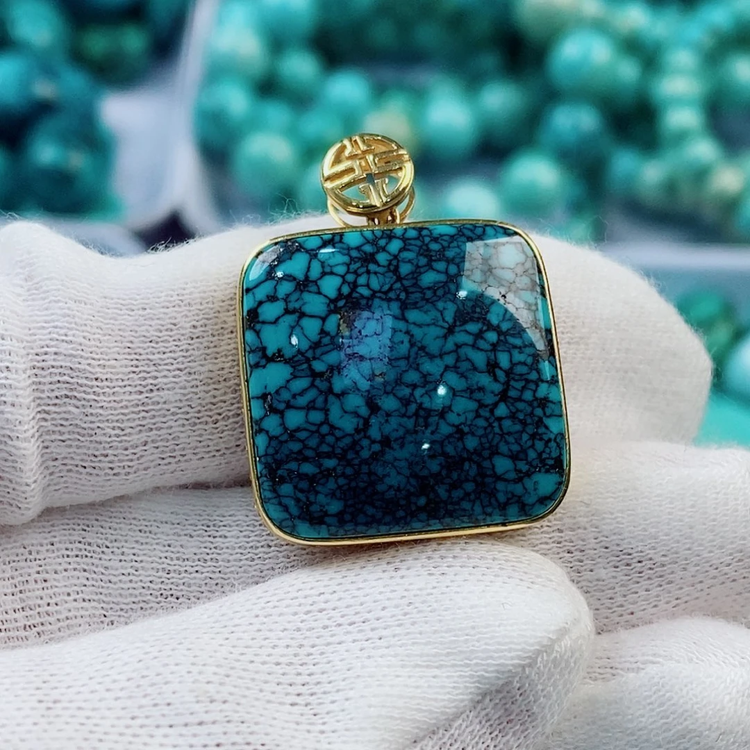 用***4绿松石18K金镶嵌珠宝奇石