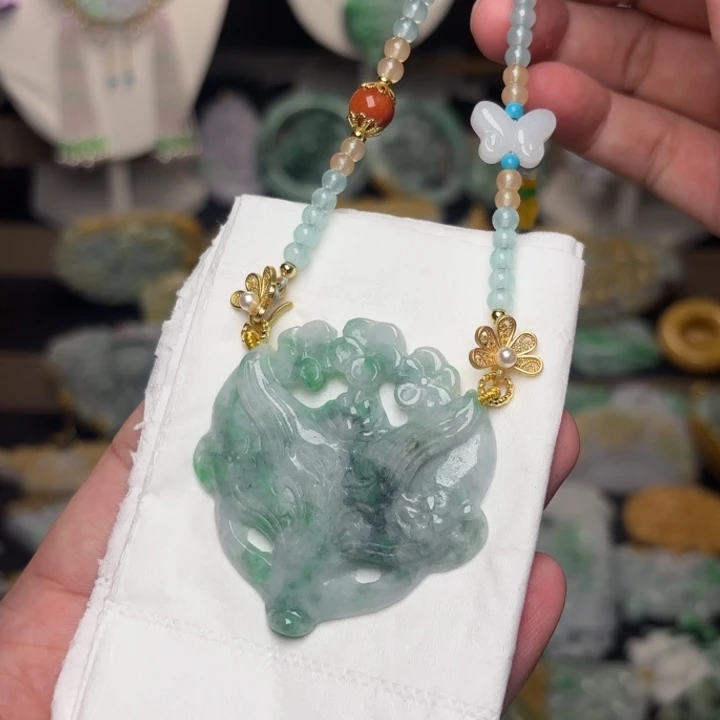 翡翠未镶嵌颈饰吊坠