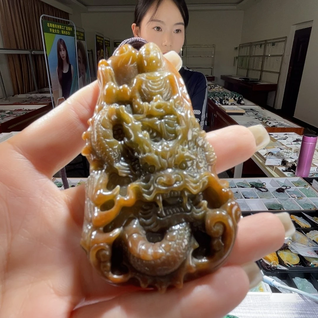 翡翠未镶嵌颈饰一