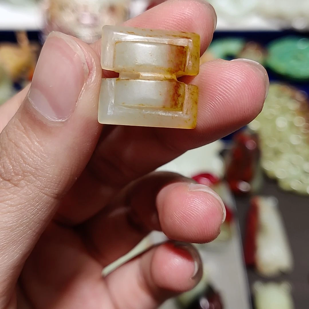 透闪石质玉未镶嵌颈饰
